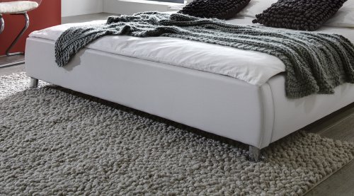 SAM® Zarah Polsterbett 140 x 200 cm in weiß, Bett mit gepolstertem Kopfteil im abgestepptem Design und pflegeleichter Oberfläche, stilvolle Chromfüße, Bettgestell auch als Wasserbett verwendbar