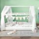 ALCUBE Hausbett 90x200 im Montessori Stil für Mädchen und Jungen - Kinderbett bodentief aus massiven FSC Holz in Weiß
